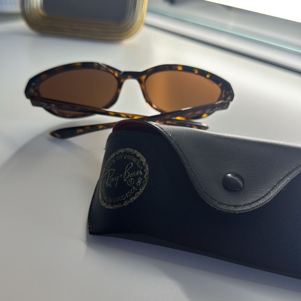Ray-Ban Sunglasses - Picture 4 of 4
